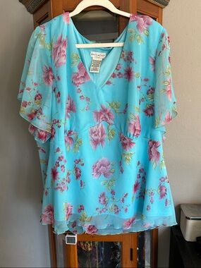 White Stag Turquoise Floral V-Neck Flutter Fairy Sleeve Blouse
